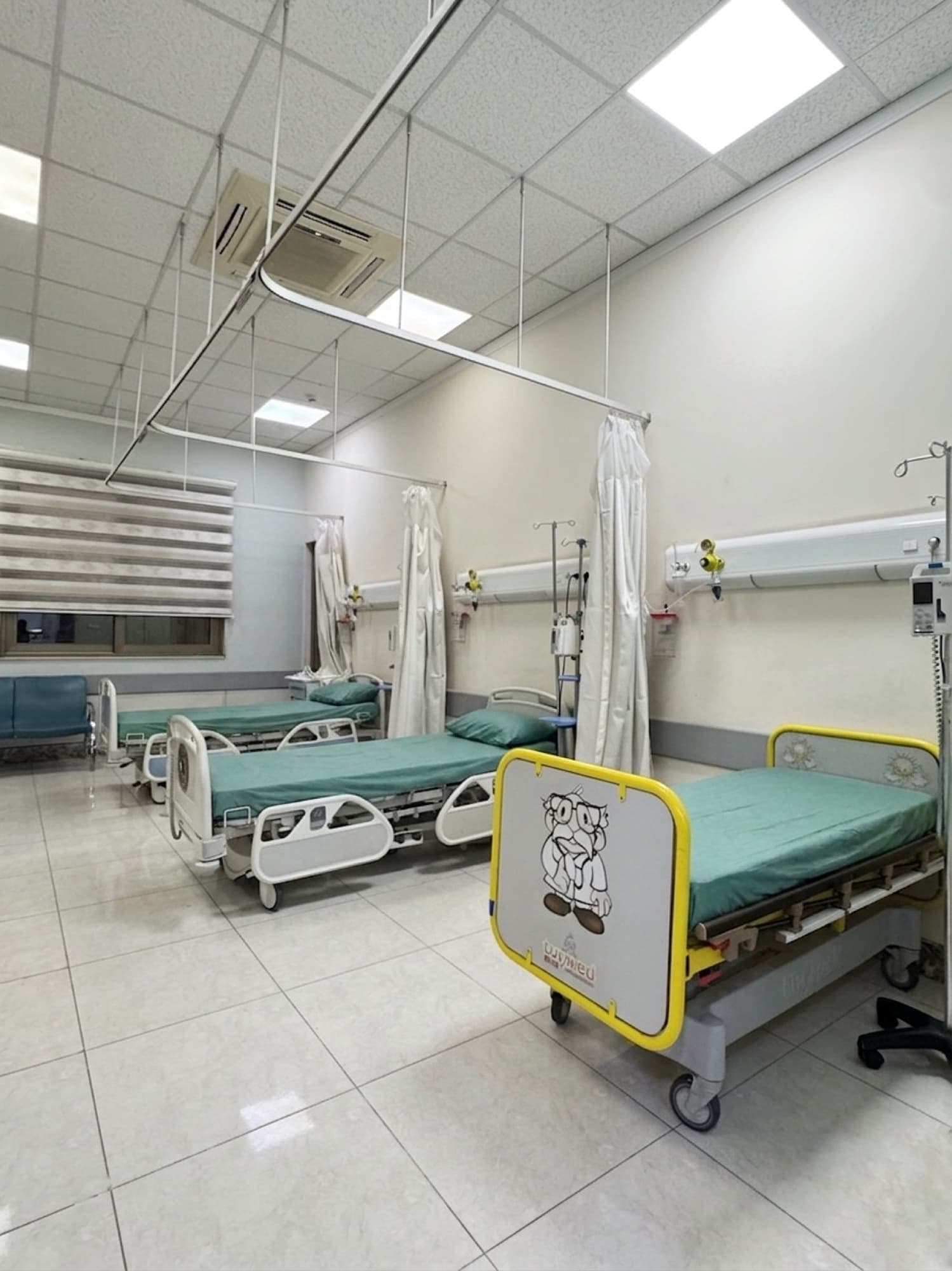 Patient beds in the emergency care bay at Kurdistan Hospital